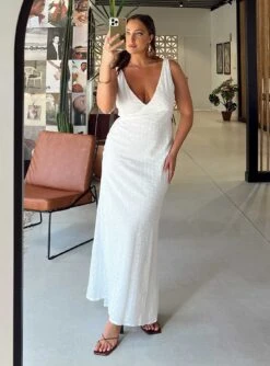 Princess Polly Nellie Maxi Dress White -Polly Store 0 modelinfo mikayla us8 8b143e83 0821 4319 aae2 db5d5acbd832