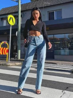 Princess Polly Holly Asymmetric Straight Leg Jean Light Wash Denim -Polly Store 0 modelinfo rachel us2copy