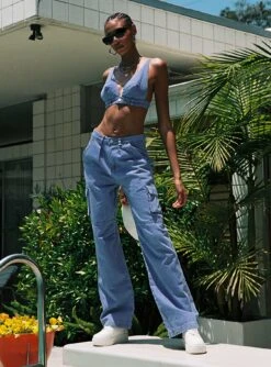 Princess Polly Paige Mid Rise Cargo Jean Denim -Polly Store 1 modelinfo Ayanna us2 2dcb991d f0ab 463a 9dda 2c3495f3db55