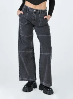 Princess Polly Carlia Mid Rise Jeans Grey -Polly Store 1 modelinfo Susanna us4 18398827 dcd4 4354 81a9 008b029c8a59