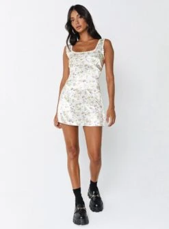 Princess Polly Berlin Satin Mini Dress White -Polly Store 1 modelinfo amelia us2 bcedf32c 1b96 4e9c 8b8c 3b9f0441bd05