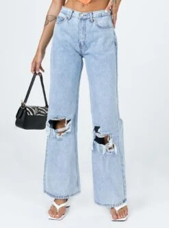 Princess Polly Maple Flare Jeans Knee Rips Light Wash Denim -Polly Store 1 modelinfo emma leigh us4 7f2b314c 69b1 423f 97c9 d96b338a0133