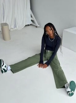 Princess Polly Pawley Cargo Pants Khaki -Polly Store 1 modelinfo eyes us2 4027b303 2a60 4943 bd4e 7dde4ce6dede