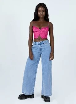 Princess Polly Zephyr Wide Leg Denim Jeans -Polly Store 2 modelinfo Cynthia US4 e9979b1b c251 4e02 997b 08fab7b55921