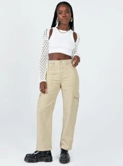 Princess Polly Adelaide Cargo Jeans Stone -Polly Store 2 modelinfo Cynthia us4 d49de700 cba7 42b8 9083 16dc8040f5c5