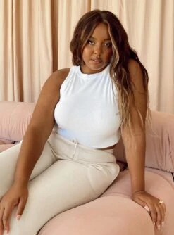 Polly Store -Polly Store 2 modelinfo Paris us14 561be2cf 07fb 42a2 a332 5637d455dae6