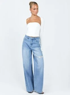 Princess Polly Beale Wide Leg Jeans Mid Wash Denim -Polly Store 2 modelinfo kiana us2 78b10bc8 7f9e 46d1 92f7 e4c421d7b72d