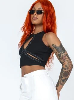 Princess Polly Barden Top Black -Polly Store 3 modelinfo Chlo us4 8277d794 876e 4fe8 84cf ff64a187cafb