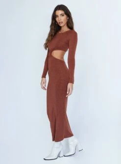 Princess Polly Luca Long Sleeve Maxi Dress Brown -Polly Store 3 modelinfo Cindy US2 b3694943 7883 4bc4 9068 f8d2280a0999