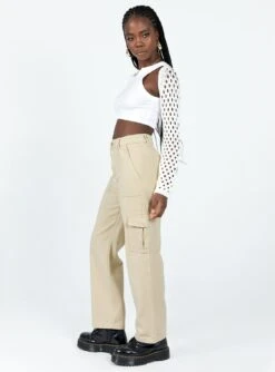 Princess Polly Adelaide Cargo Jeans Stone -Polly Store 3 modelinfo Cynthia us4 4e5e3e90 8e04 4a6d 902c 8895a1152f6b