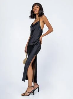 Alissa Maxi Dress Black -Polly Store 3 modelinfo Feturi us2 0357530e e2c9 4ede a8a1 60dc80eab772