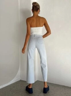 Princess Polly Layton Straight Leg Light Wash Jean Denim -Polly Store 3 modelinfo Kiana us2 3b0ea571 516c 4bc0 acb8 778565ad85dd