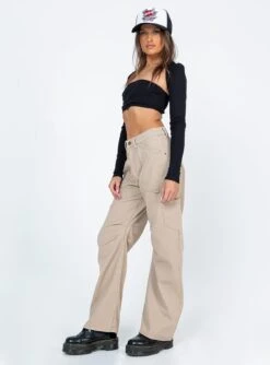 Miami Vice Pants Beige -Polly Store 3 modelinfo Lexi us2 3fa607d4 36cc 4b2c 8567 1a72d5cf092a