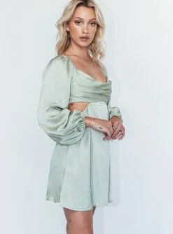 Princess Polly Ashli Long Sleeve Mini Dress Green -Polly Store 3 modelinfo Michaela us2 dc03053e f43b 4ece bcd7 f4249c5c8c7b