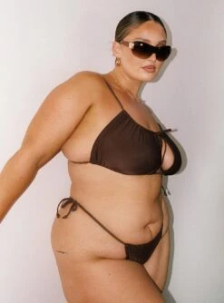 Tahiti Bikini Bottom Chocolate Brown Curve -Polly Store 3 modelinfo Riley us14 180995de b419 4956 9454 bbe3bc1f3a6a