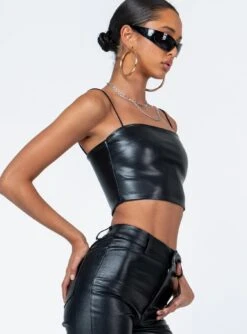 Princess Polly Julieta PU Top Black -Polly Store 3 modelinfo bella us2 ee075e8c b8c2 4881 b3e5 a99f09c9b15d
