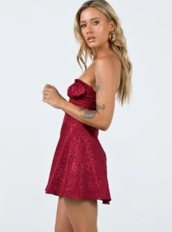 Princess Polly Lenette Mini Dress Burgundy -Polly Store 3 modelinfo cathlin us2 465c8c48 a23a 4d26 b3ad f91f64a9c6a6