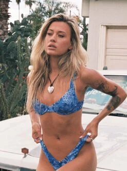 Sarah Underwire Bikini Top Blue Paisley -Polly Store 3 modelinfo cathlin us2 6436d416 ab69 49b7 a8ab 502252532236