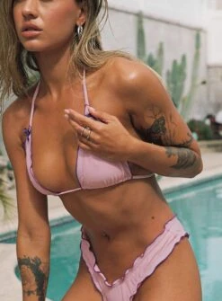 Kathrine Triangle Bikini Top Pink -Polly Store 3 modelinfo cathlin us2 c66826af 654f 4752 b1a5 4188d49312c5