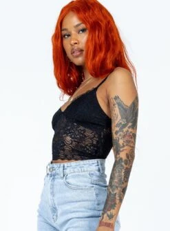 Princess Polly Davon Top Black -Polly Store 3 modelinfo chlo us4 e918236b b01b 4bf2 887b a863b1108305