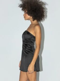 Princess Polly Luca Strapless Mini Dress Black -Polly Store 3 modelinfo jamea us4 263dece5 5566 4ae0 93b9 fa1e5a6fa1fd