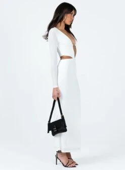 Princess Polly Everton Maxi Dress White -Polly Store 3 modelinfo josephine us2 20e2bf5a 9e3d 4466 89e5 878022db6638