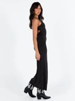 Riana Maxi Dress Black -Polly Store 3 modelinfo josie us2 d3d24c45 1d8d 4fcd 81dd c403b1737980