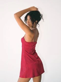 Princess Polly Diva Mini Dress Deep Red -Polly Store 3 modelinfo kiele us4 59b8b7e1 f3f4 4ec9 ab6f fba9ce6478b4