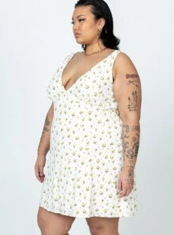 Nellie Mini Dress White / Yellow Floral Curve -Polly Store 3 modelinfo lovisa us18 9622f928 eb2f 46b8 be45 9a0e3f8e3011