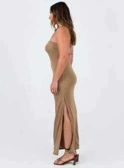 Princess Polly Ashington Maxi Dress Brown -Polly Store 3 modelinfo mikayla us8 62c06f36 ebe1 4213 84d9 28de6904368e