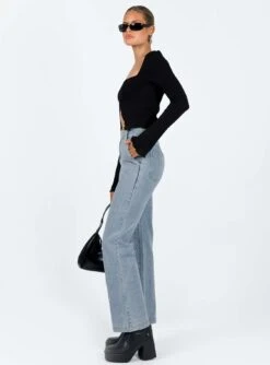 Princess Polly Ikena Straight Leg Jeans Light Wash Denim -Polly Store 3 modelinfo milli us2 20ca10a6 4b77 4b21 adfc 476c3df2f4ba