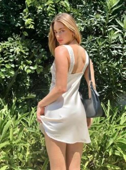 Bel Air Mini Dress Ivory -Polly Store 3 modelinfo saskia us2 6d50a536 d4a5 4e2d b7dc 875f423d5e5a