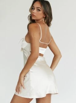 Jazelle Mini Dress Champagne -Polly Store 4 model info Adison us2 642d1331 75b4 4ba8 9a08 6fd53e08a57c