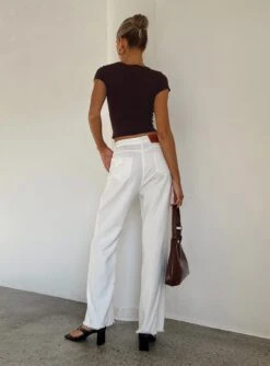 Princess Polly Kalinda Denim Jeans White -Polly Store 4 model info Kiana us2 494f7c9f 86b9 44c0 9d5c 84cf12aa6030