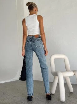 Princess Polly Calabasas Straight Leg Jeans Denim -Polly Store 4 model info Kiana us2 7bcf4e58 58a2 42b5 9fa1 cfd3857a5bd3
