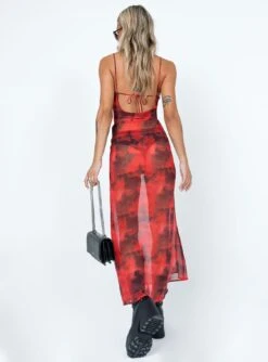 Princess Polly Coralie Maxi Dress Red Floral -Polly Store 4 modelinfo Cathlin us4 78f1d921 fd57 4ad7 9736 448d2a9c2700