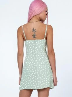 Princess Polly Remia Mini Dress Green 12 Princess Polly Remia Mini Dress Green -Polly Store 4 modelinfo Jayechelle us4 2c2d188f db7b 44df 9bae 0a3380343956