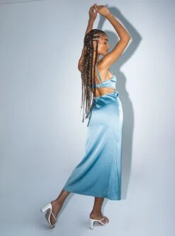 Princess Polly Jayda Maxi Dress Blue -Polly Store 4 modelinfo Juliette US2 70086c6c 2148 46ff a5aa 382a091ebf0f