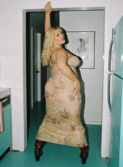 Down For The Ride 90's Slip Maxi Dress Multi Curve -Polly Store 4 modelinfo Krysten us16 2819aeaf a19d 4081 a1b8 bf3d3173f310