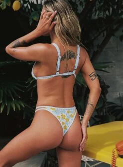 Hailey High Cut Cheeky Bikini Bottoms Floral -Polly Store 4 modelinfo cathlin us2 6a9ba1ae b666 43ed 87ba 1e7387a49145
