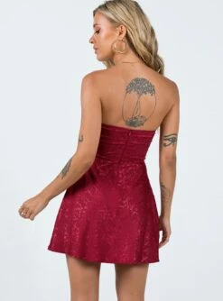 Princess Polly Lenette Mini Dress Burgundy -Polly Store 4 modelinfo cathlin us2 b4a27c86 f67c 49dc 904c 60bbce1d58ef