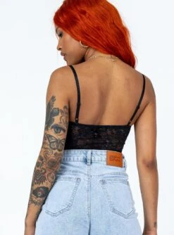 Princess Polly Davon Top Black -Polly Store 4 modelinfo chlo us4 3341a6ee 23a8 4619 ad19 720fbed3660c