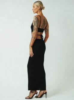 Jagger & Stone Kendal Maxi Dress Black -Polly Store 4 modelinfo emma leigh us4 eb3d874a 6dcd 4b18 8b43 137d1d4a5c51