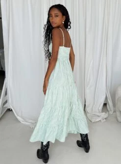 Princess Polly Rise Up Maxi Dress Green -Polly Store 4 modelinfo eyes us2 9e01ed6e d39a 40b5 b0e1 82f1f9be3d38