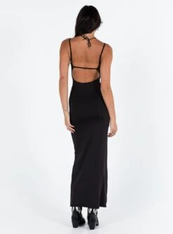 Riana Maxi Dress Black -Polly Store 4 modelinfo josie us2 90e77b56 6497 4f3c 89f9 09d505c14d46