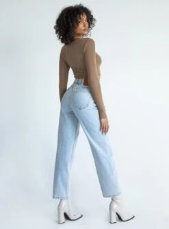 Princess Polly Carla Light Wash Wide Leg Denim Jeans -Polly Store 4 modelinfo juliette us2 dc351618 b5f9 4290 bd38 f93cab5c3235