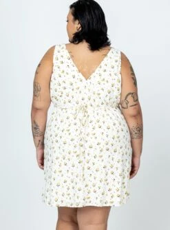 Nellie Mini Dress White / Yellow Floral Curve -Polly Store 4 modelinfo lovisa us18 081ad3d8 5207 47b3 b2d7 761030c99a39