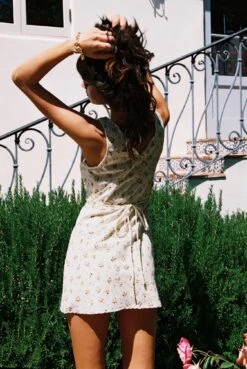 Princess Polly Nellie Mini Dress White / Yellow Floral -Polly Store 4 modelinfo natalia us4 3e6706ea 03fb 4239 853e c1d1bc43512e