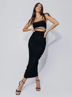 Princess Polly Lapira Maxi Dress Black 13 Princess Polly Lapira Maxi Dress Black -Polly Store 5 modelinfo Cindy us2 3348401a fc89 4a5a 9113 cc2e93fc816a