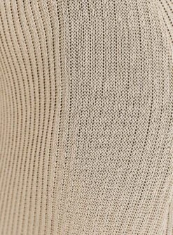 Princess Polly Carrera Maxi Dress Beige -Polly Store 5 modelinfo Mirte us2 a434a46f 845e 41e6 9cee 7cab56bd2e84